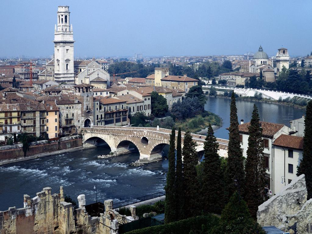 B&B Poesia Verona Bagian luar foto
