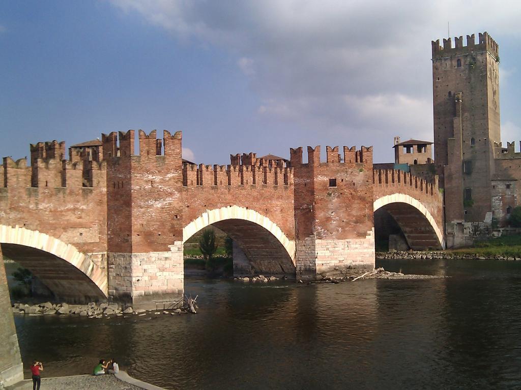B&B Poesia Verona Bagian luar foto