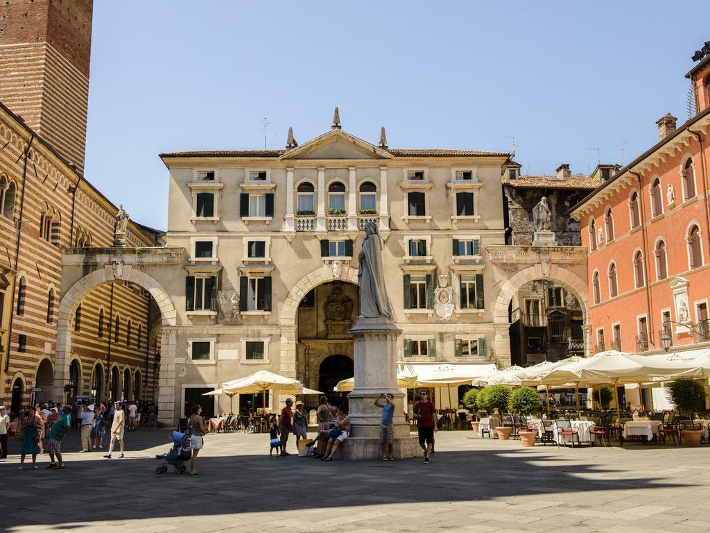 B&B Poesia Verona Bagian luar foto