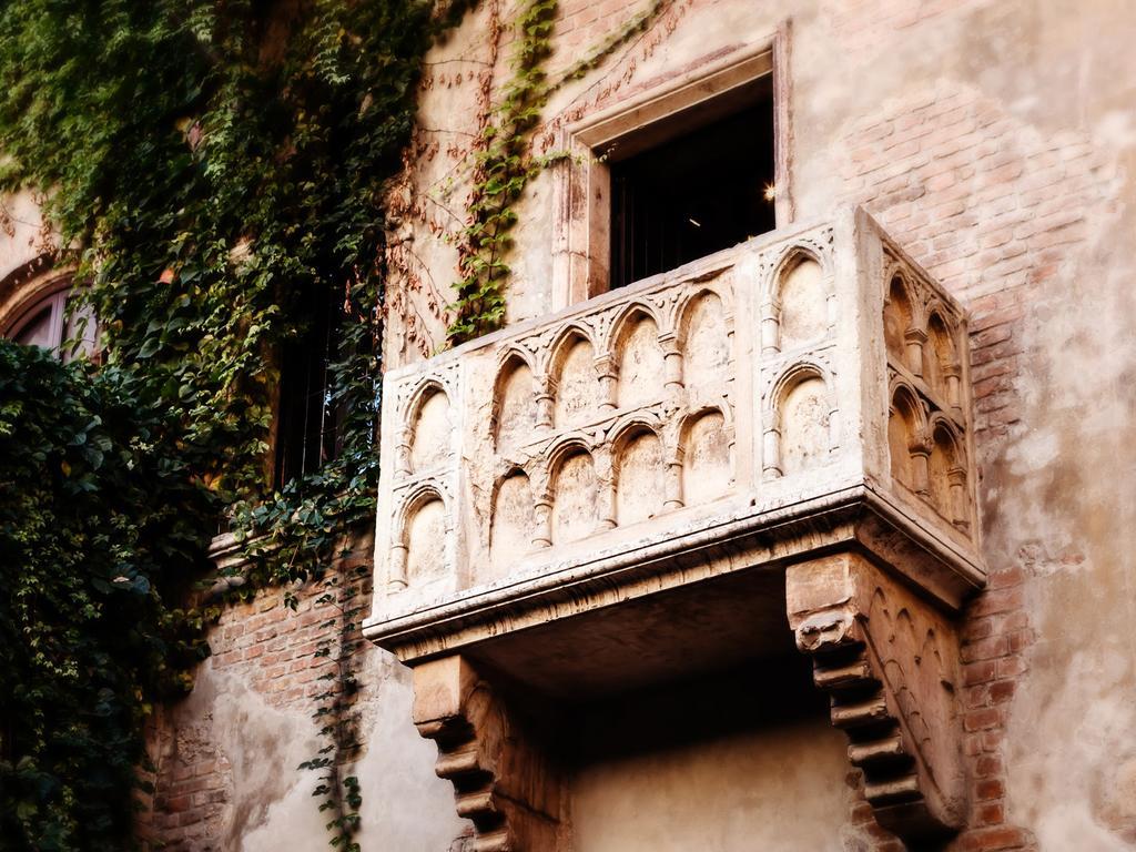 B&B Poesia Verona Bagian luar foto