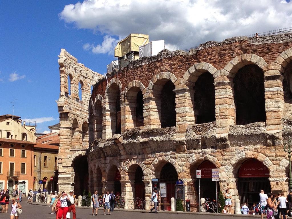 B&B Poesia Verona Bagian luar foto